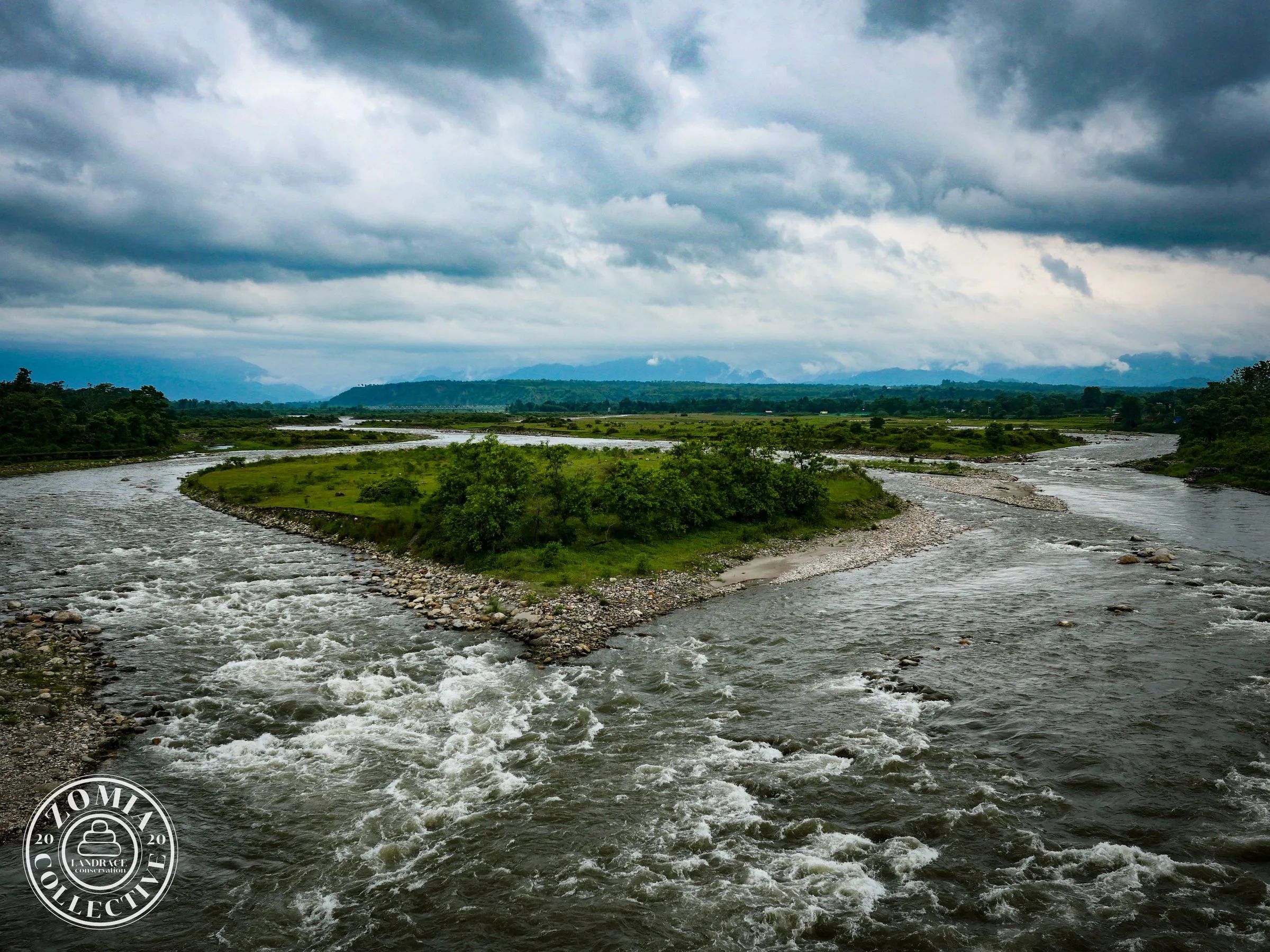 Jaldhaka River as seen from the bridge between Chapramari and Sukhanibasti