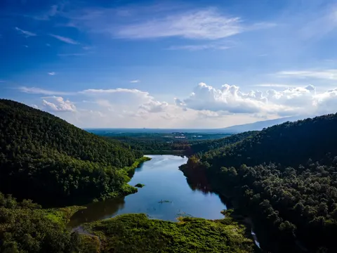 The reservoir from further along the ridge, forest closing round the water.